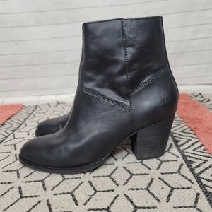 FRYE LACY SEAM BLACK LEATHER HEELED BOOTIES, SZ 8.5